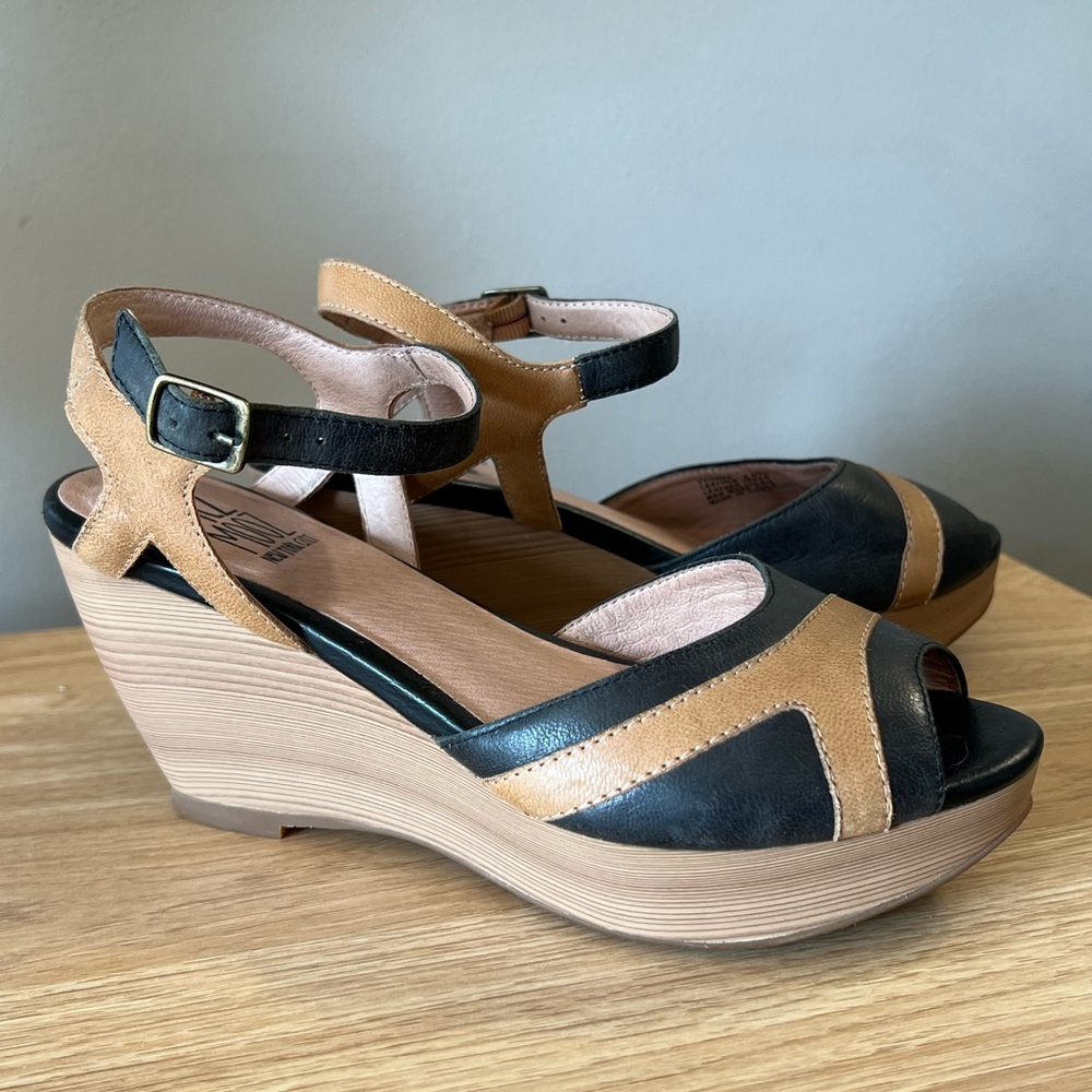 Miz Mooz Yvonna Black and Tan Wedge Sandals size 8.5